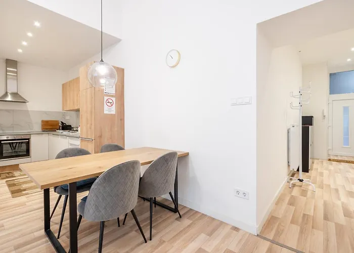 Delta Curve Apartment