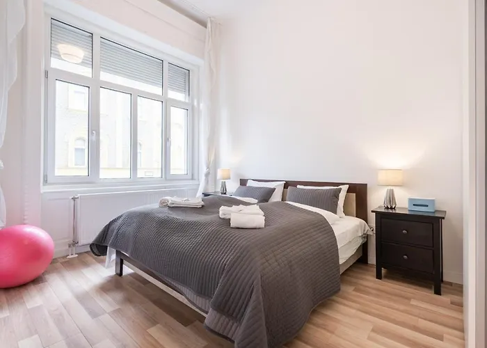 Delta Curve Apartment
